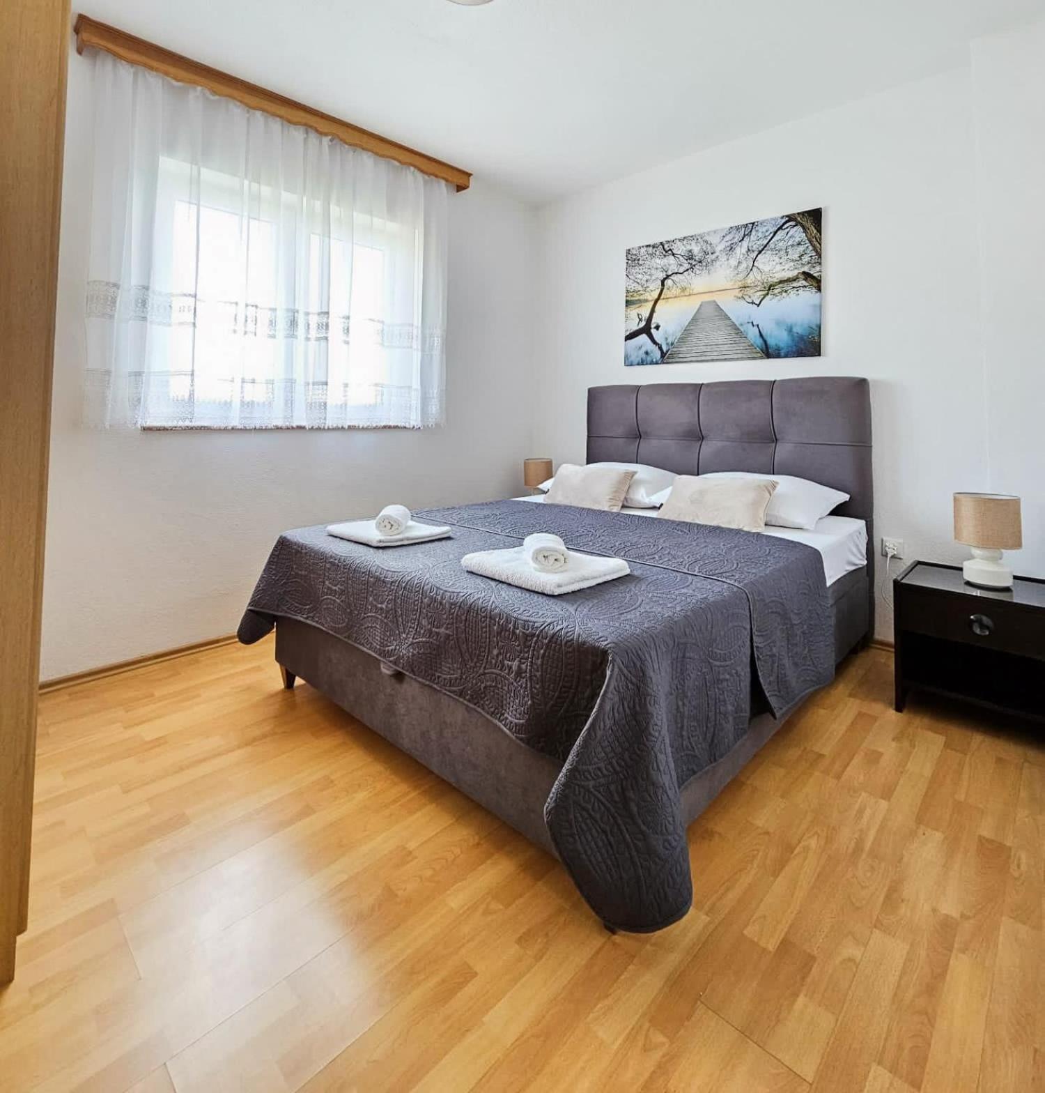 Apartment Karalic Ll